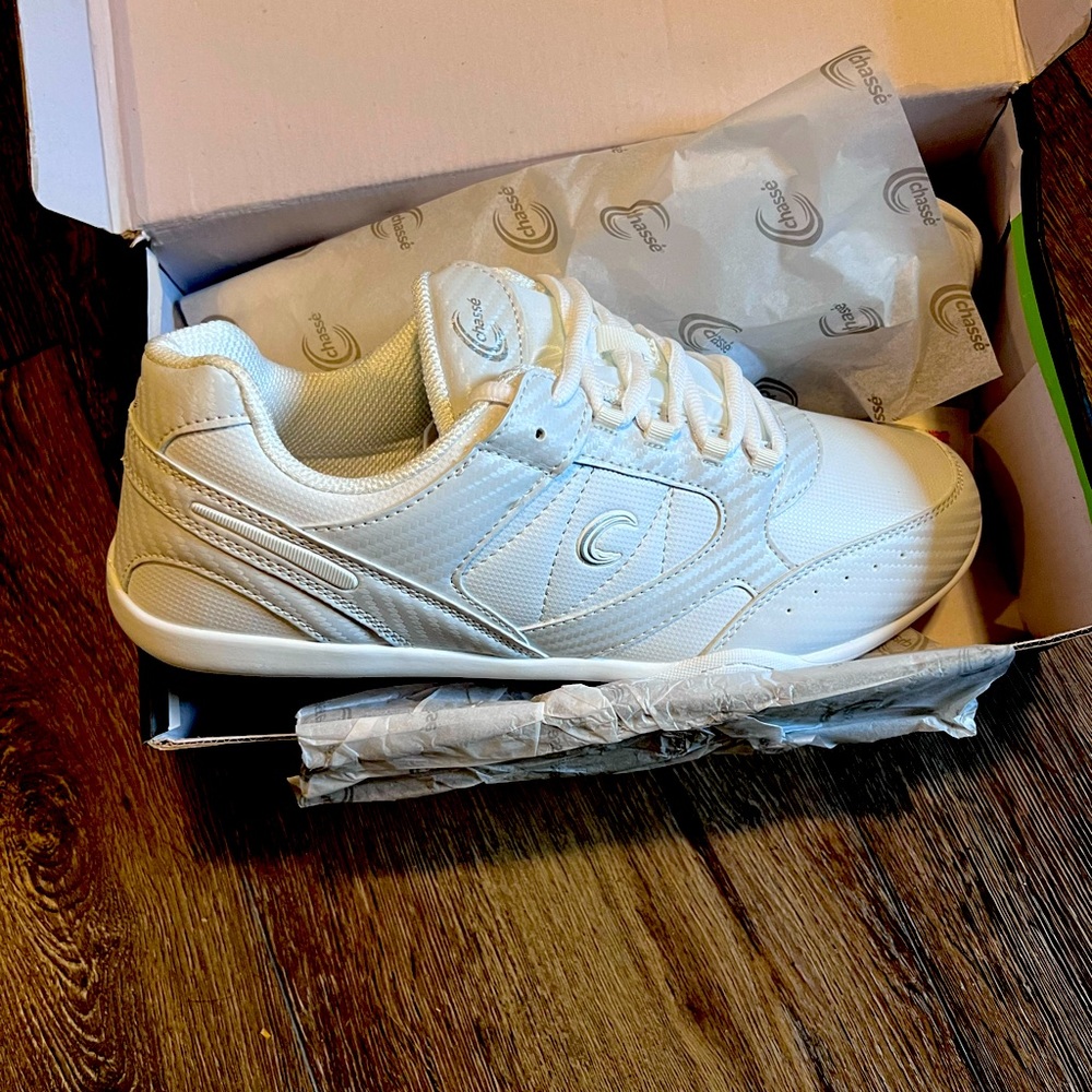 NWT Chasse Cheer Shoes, size 13 womens